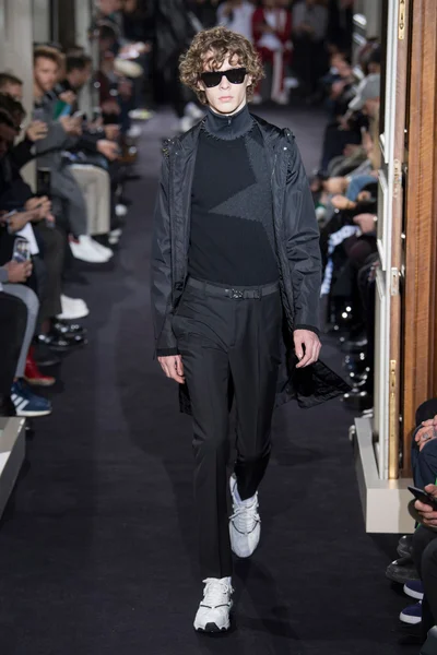 Look 15